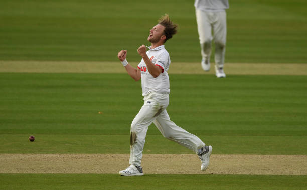 Day 2: Essex bowlers pile more misery on Lancashire