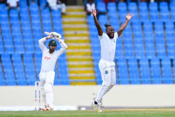 DOUBLE STRIKE! Mayers gets Litton Das Nurul Hasan in an over