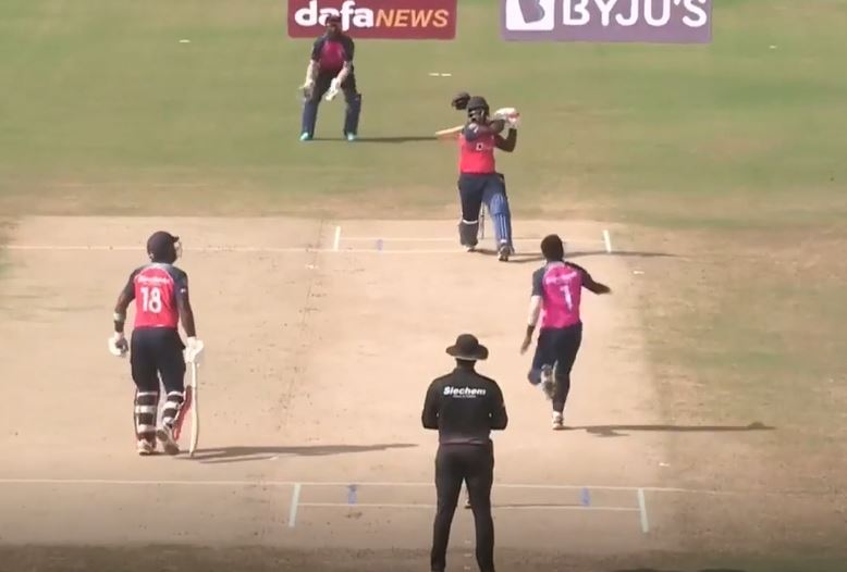 Avengers thrash Titans courtesy of 135-run opening stand