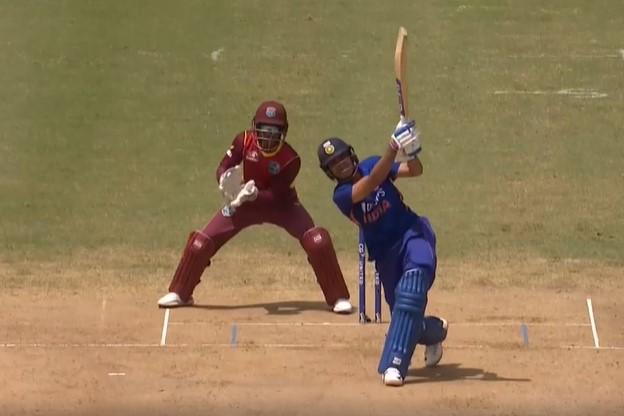 104-METRE SIX! Shubman smashes Walsh