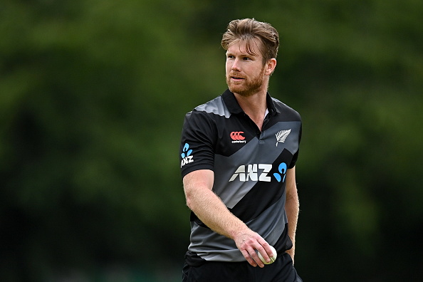 3 sixes and 1 four! Neesham fires a quick knock of 28 runs