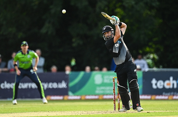 Daryl Mitchell rescues NZ with brisk 48 off 32