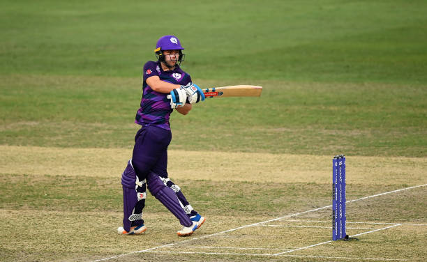 Cross' steady half-century helps SCO set a defendable total