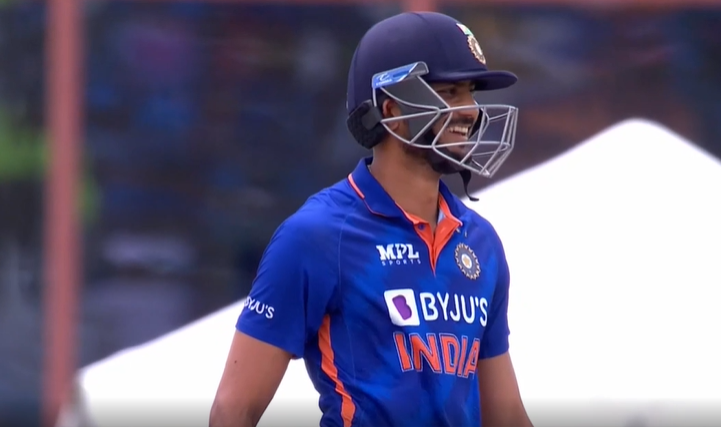 Hilarious! McCoy bowls a VERY short ball to Axar Patel