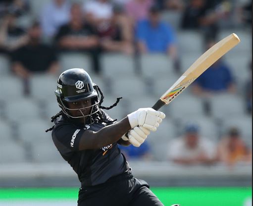 8 Fours, 2 Sixes! Dottin's valiant knock of 67*