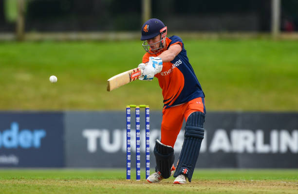 Bas de Leede's unbeaten 53 leads NED to a defendable total