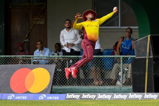 WOWZA! Hetmyer takes a screamer to dismiss Guptill