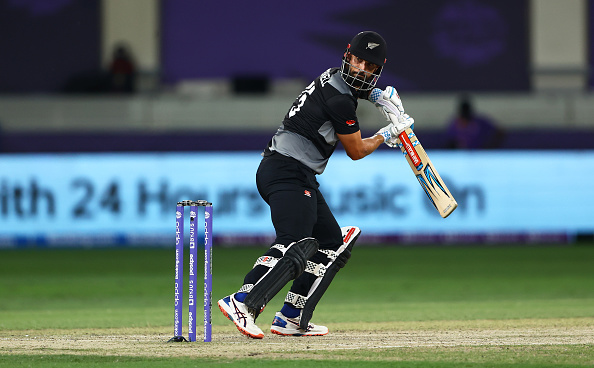 Daryl Mitchell plays a steady innings of 41 runs