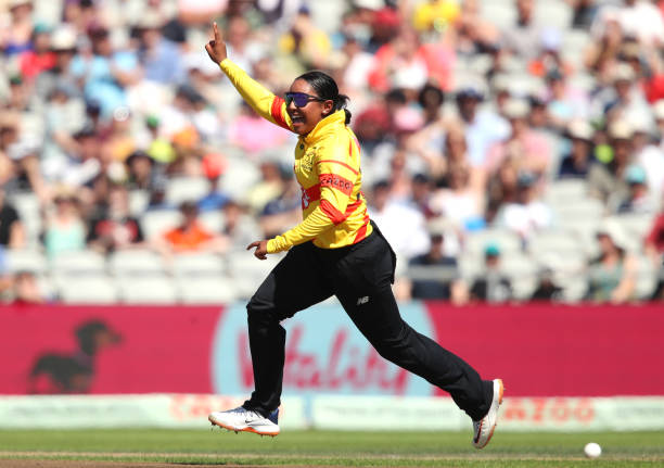 WOW! Alana King bowls 10 consecutive dot balls