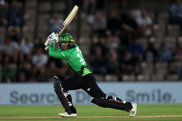 4444! Quinton de Kock takes Scrimshaw for a ride