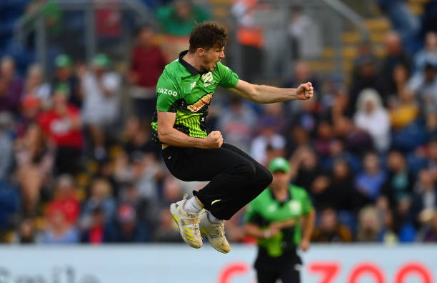 10 balls, 3 wkts, 1 run! Garton's sensational start