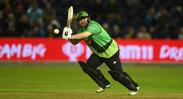 4444! Paul Stirling kicks off innings in style