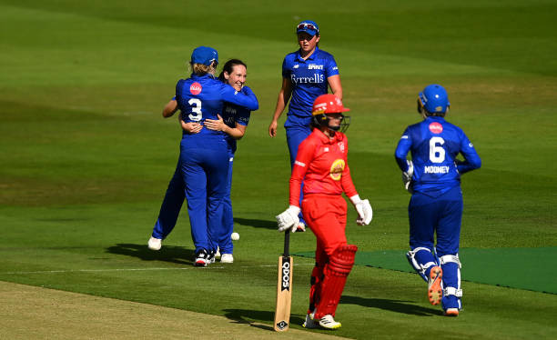 Davies, Mooney guide LNS-W to their first win of the season