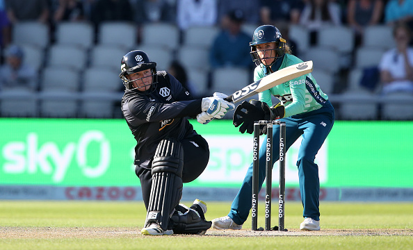 Lee plays a gritty knock of 64 runs!