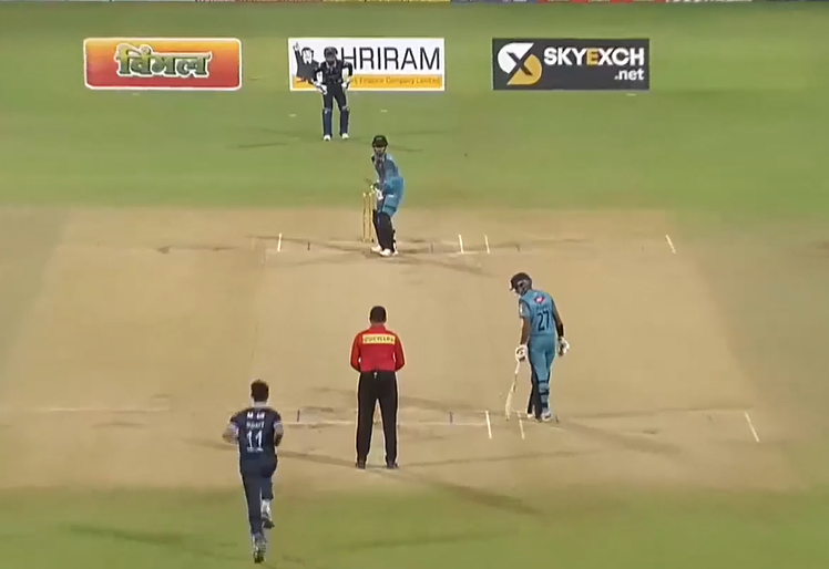 More's 3-fer gives hope to the Blasters
