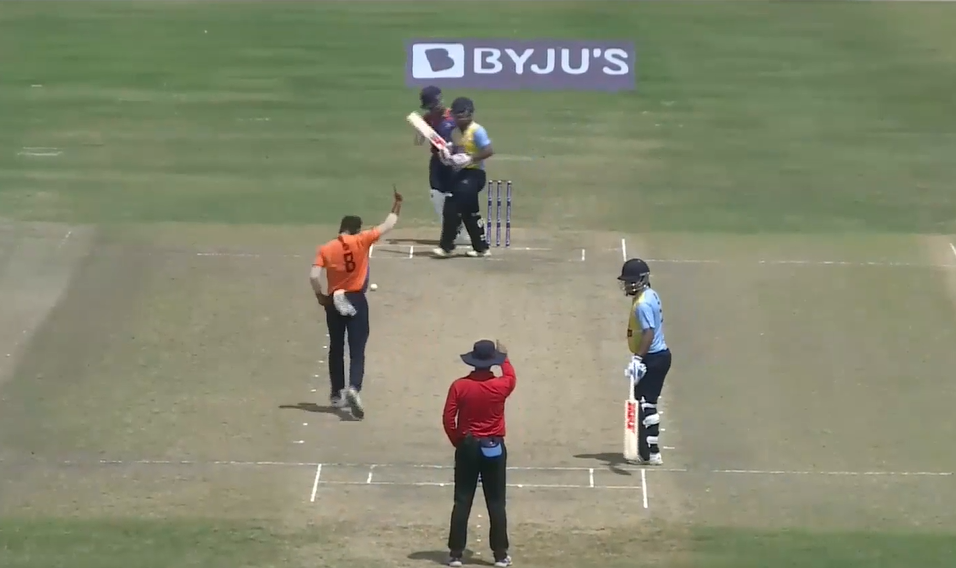 3 for 17! Singh spins a web on KAH batters