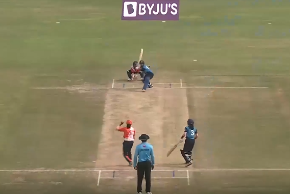 Sapphire brush aside a shaky Amber side by 7 wickets