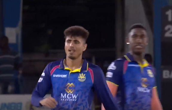 3-17! Mujeeb runs rings around TKR