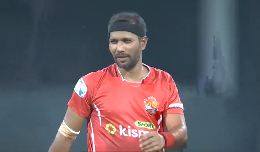 2 for 22! Dinda bowls a tight spell to restrict Manipal Tigers