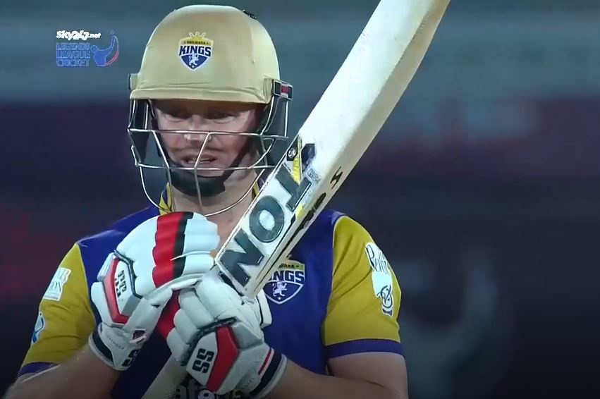 10 Fours, 2 Sixes! Potterfield's electrifying knock of 64