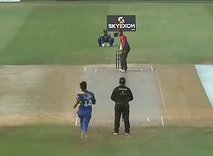 Nawaz's 3-fer gets the better of The Vision Shopping batters