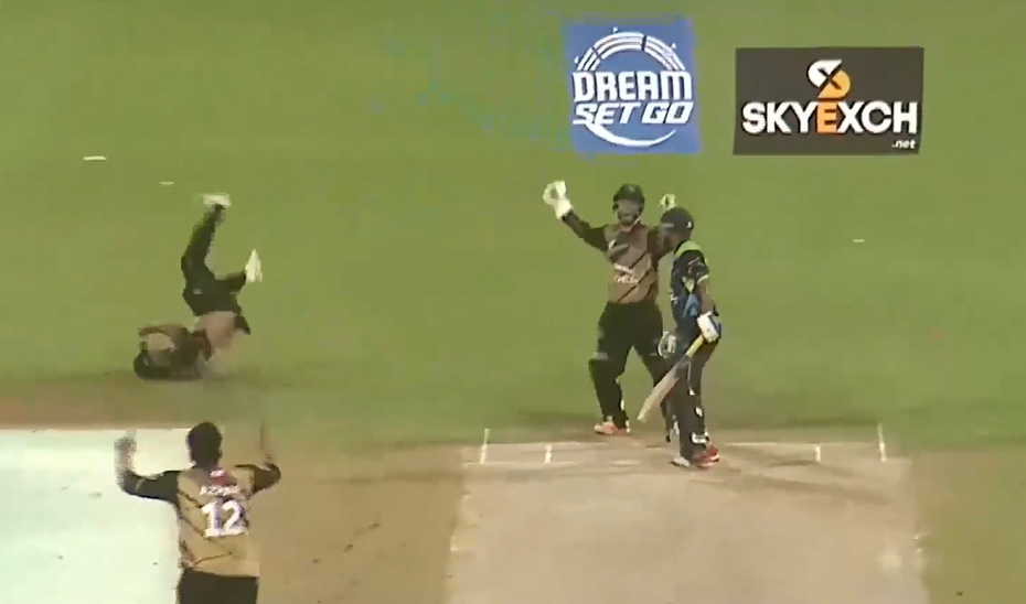 5 for 28! Azhar puts up a splendid show for Future Mattress
