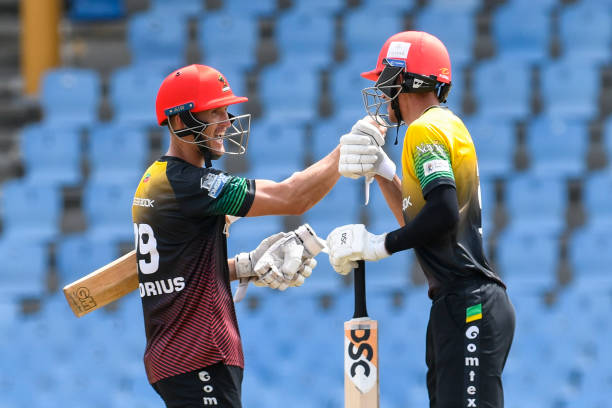 22 needed off 6! Pretorius finishes off in style!