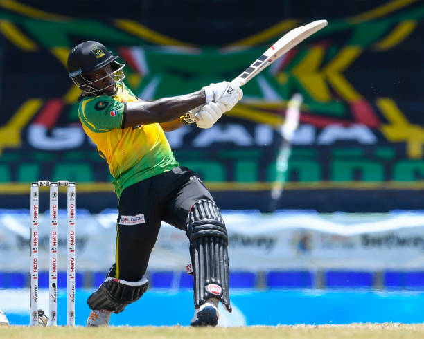 5 Fours, 3 Sixes! Rovman Powell smashes a swashbuckling knock of 52