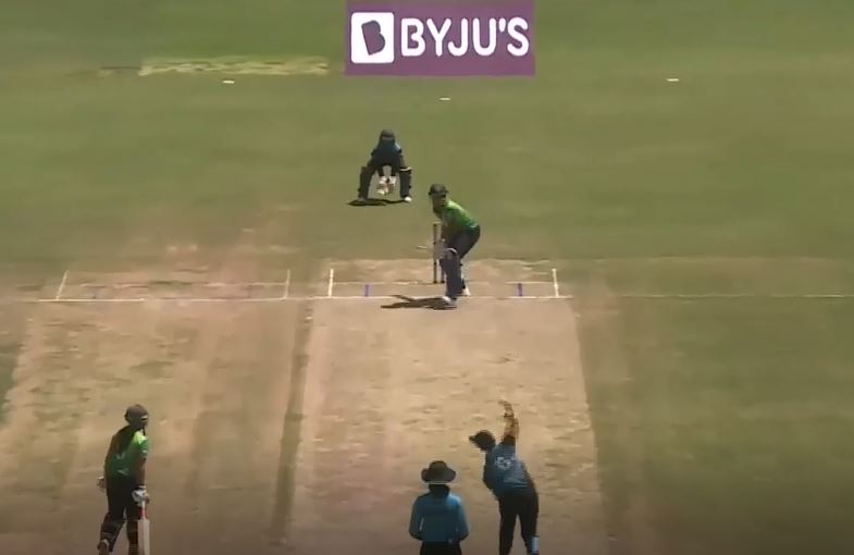 7 Fours, 2 Sixes! Sadanandan's brisk knock of 61