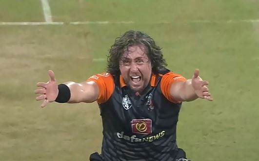 Sidebottom's 3-fer goes in vain as Kings drub Tigers