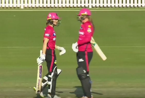 Erin Burns' heroic 71 goes in vain as Strikers pip Sixers