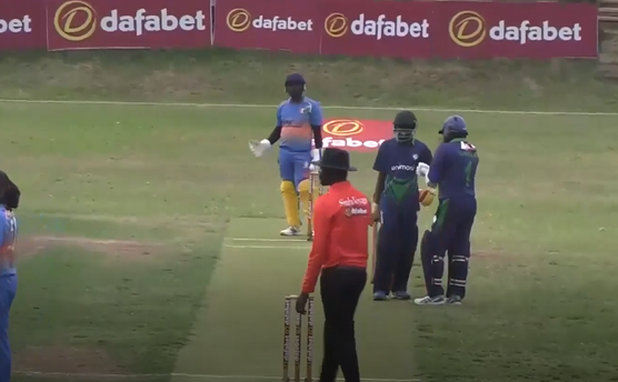 12 Fours, 4 Sixes! Ronald's destructive knock of 92