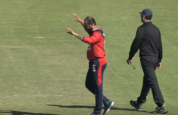 Warriors tharsh Blasters by 35 runs to clinch comfortable win