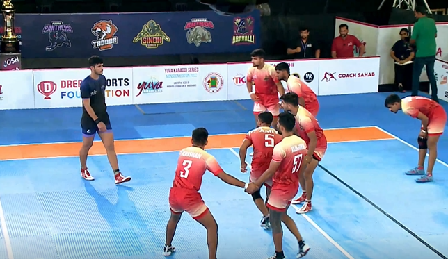 Panthers hold nerve to beat Veers 31-30