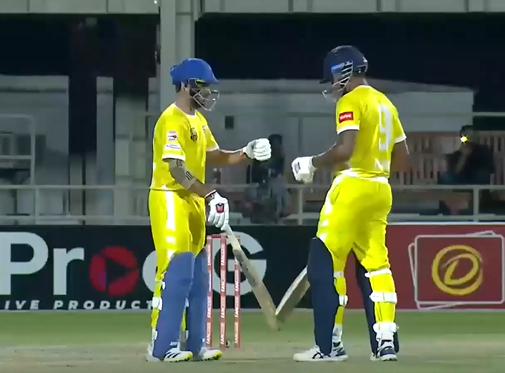 53* off 25! Prabhakaran leads Giants' fightback