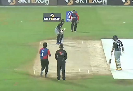 Saqib Mahmood's 3-fer gets the better of Seven Districts openers