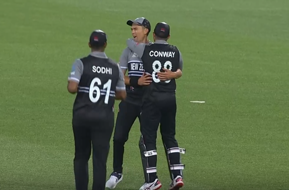 Conway stars as New Zealand crush Australia by 89 runs