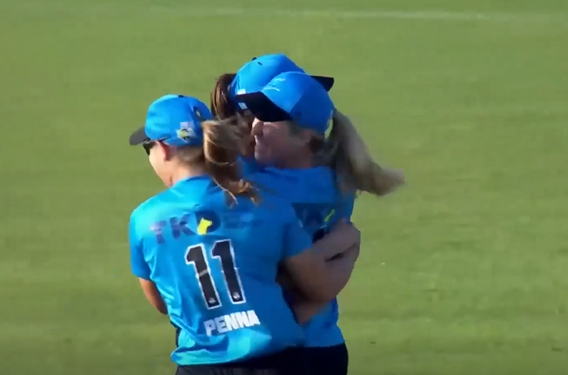 Last Ball Thriller! Strikers edge past Sixers by 3 runs