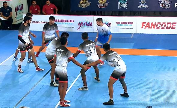Ajay Kumar shines as Magnets stun Heroes 44-41