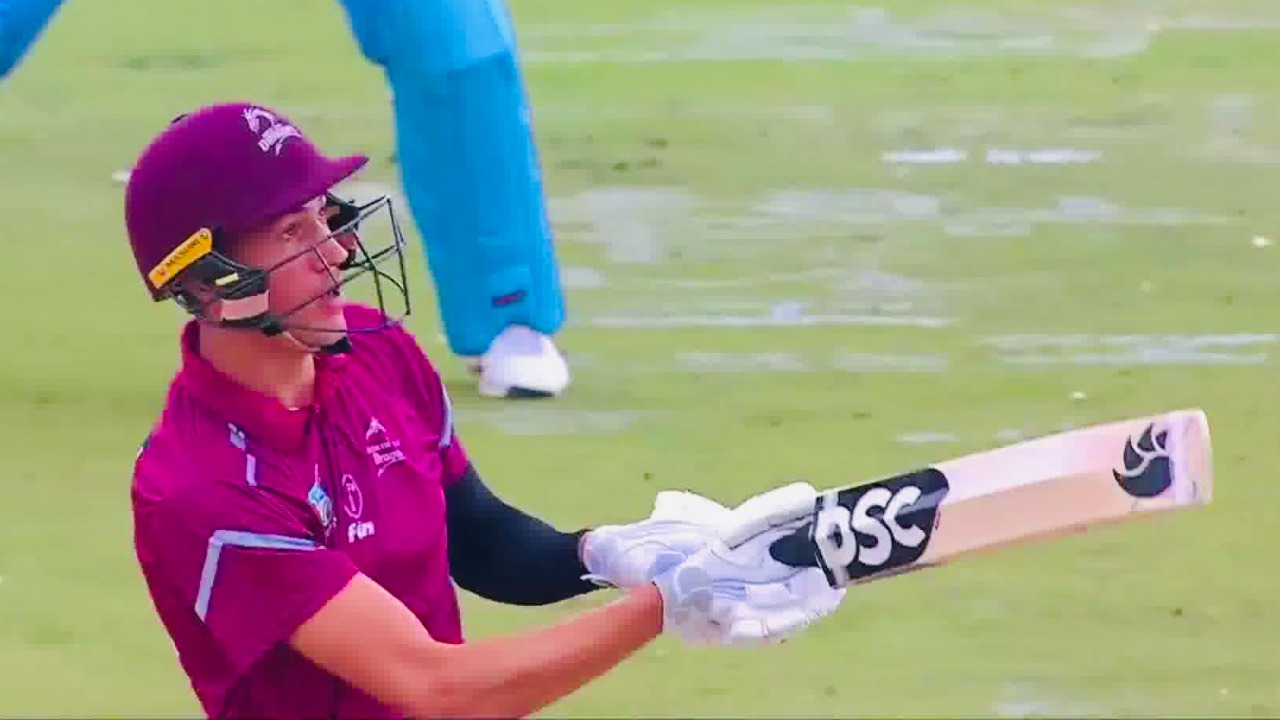 HUUUUGE SIX! Jansen smashes it out of the park