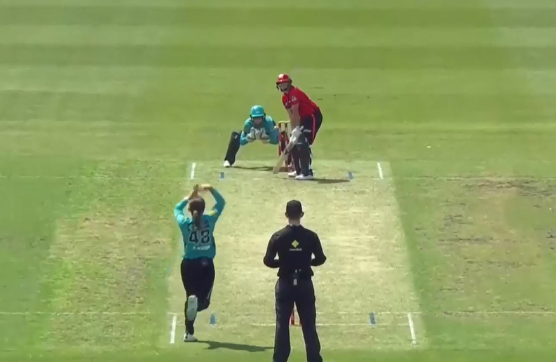 3 for 26! Amelia hits the final nail in the coffin for Melbourne