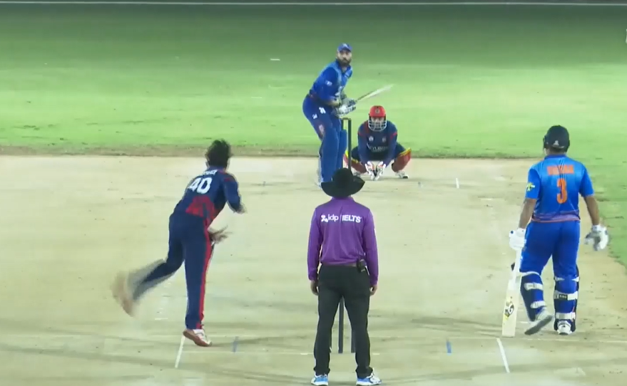 5 sixes, 4 fours! Ali Zaheer hits a swashbuckling knock of 77