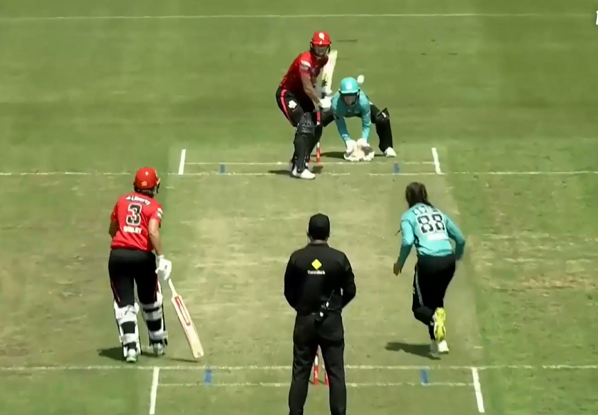 3 for 19! Charli Knott pushes Melbourne on the backfoot
