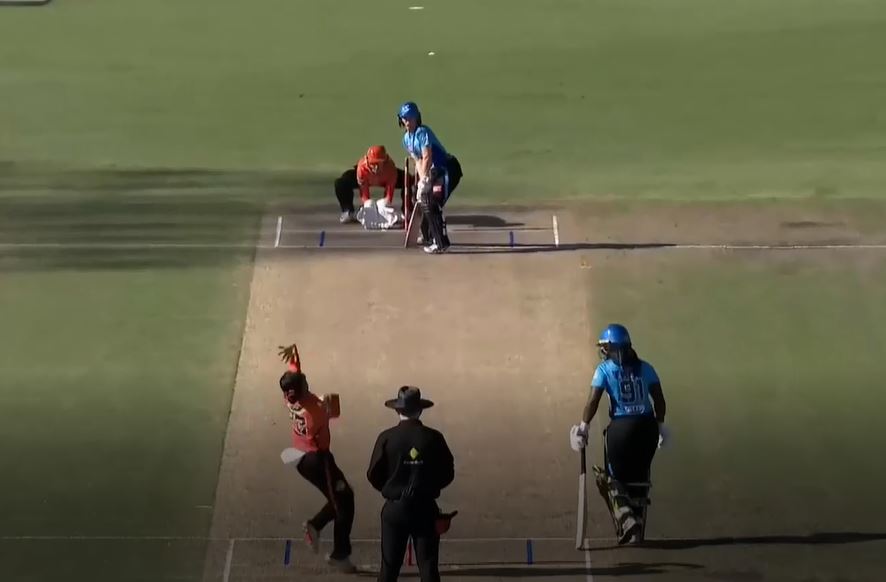 Katie Mack's resilient knock of 47* sees Strikers home