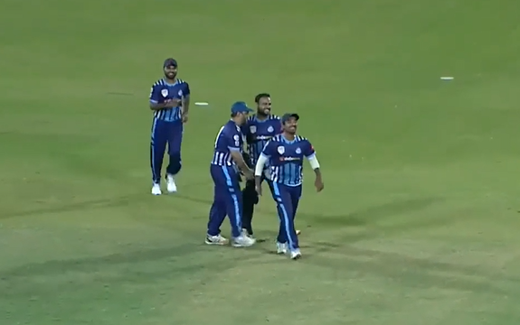 Warriors chase down the target in 8.4 overs, beat Titans by 4 wickets