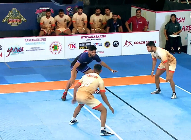 Three on the trot for Periyar Panthers as they thrash Maratha Marvels