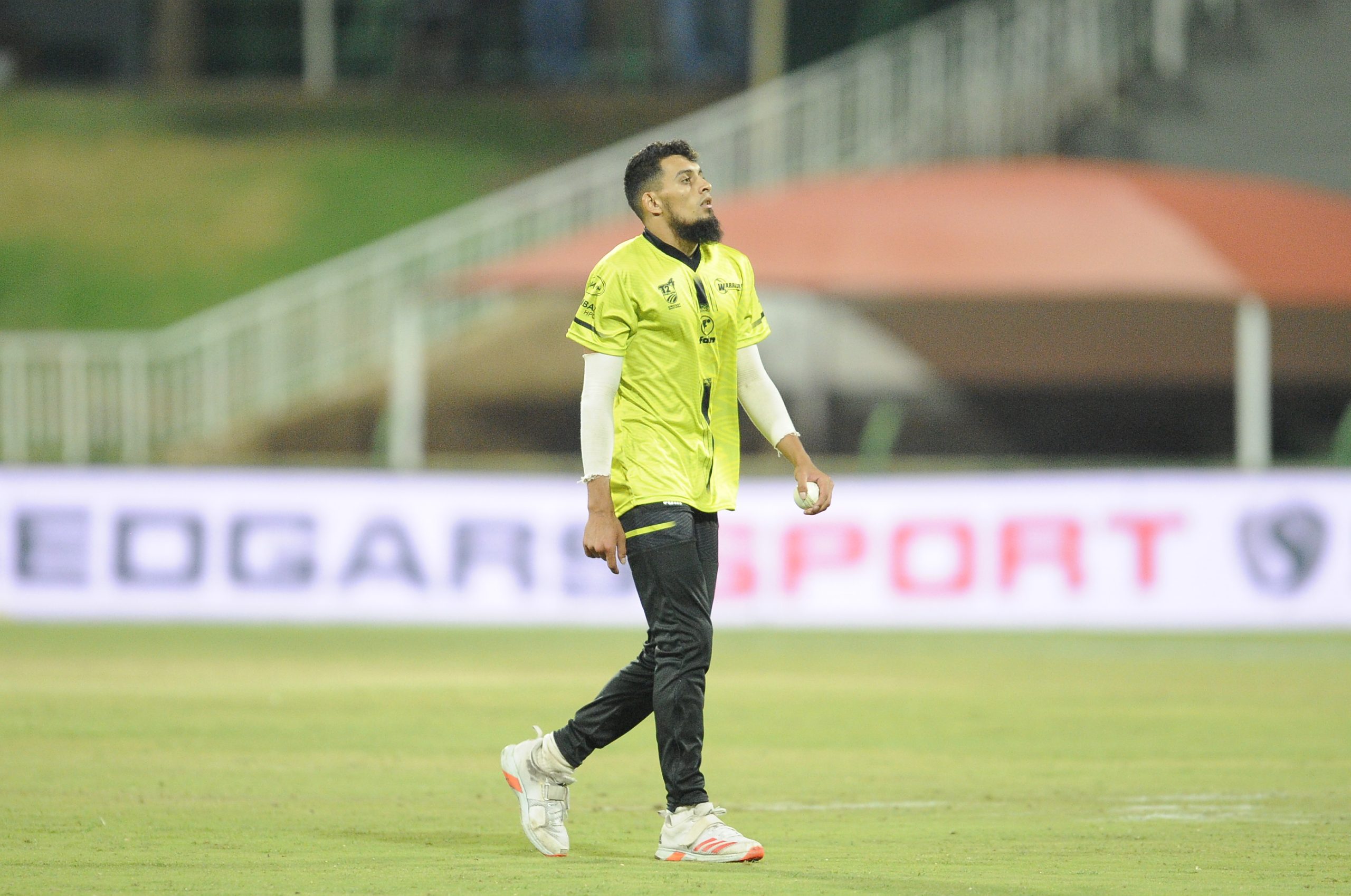 25 runs in an over! Delport, Rickelton take Abrahams for a ride