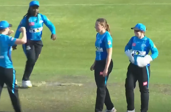 Darcie Brown's 3-fer dismantles Sixers' batting lineup