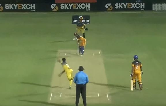 100 off 45! Awan takes Thunders' bowlers to the cleaners
