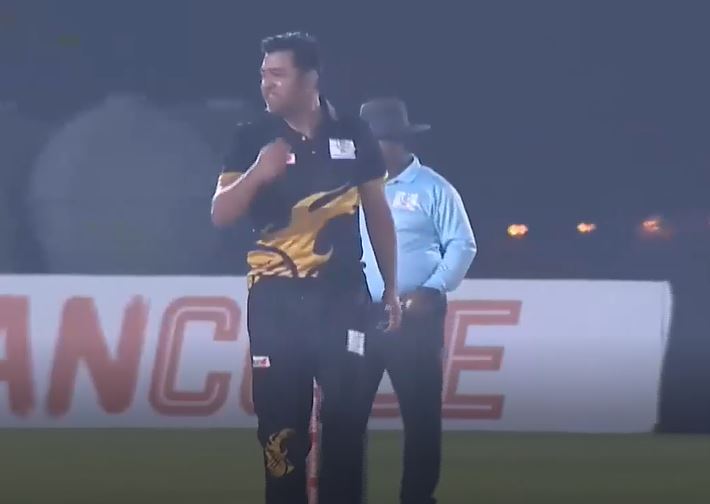 Durrani spins his web with a 3-fer